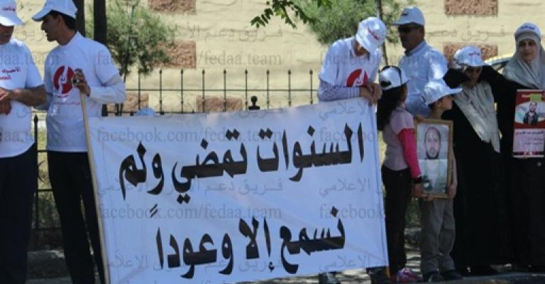 اهالي الاسرى في سجون الاحتلال يلوحون بالإضراب عن الطعام 