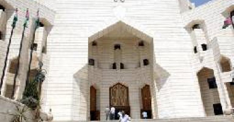 استمرار اعتصام العاملين في قصر العدل 