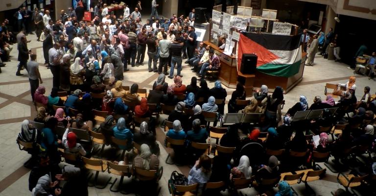 العدل تعين 40 موظفا مع استمرار إضراب موظفيها