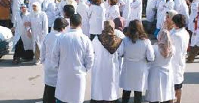 ممرضو مستشفى الجامعة يعلقون اضرابهم