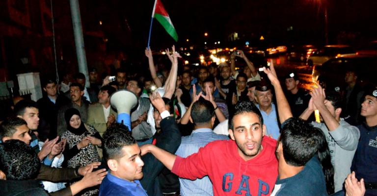تجدد الاعتصام أمام السفارة الإسرائيلية للمطالبة بطرد السفير- صور