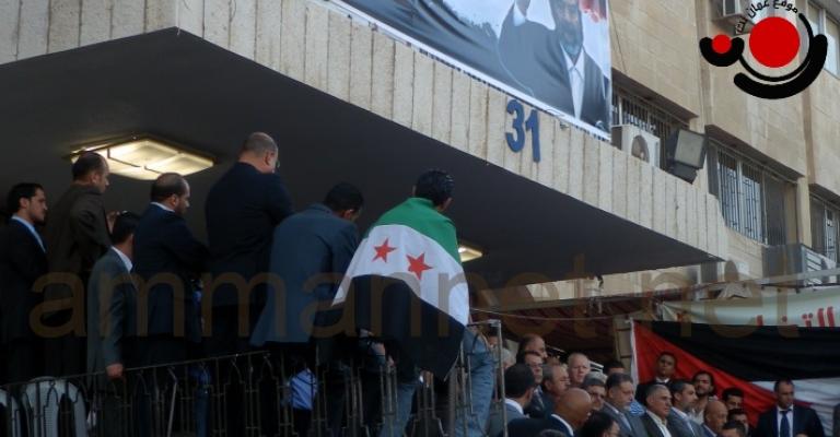 فيديو:مشادات كلامية في اعتصام النقابات بسبب قصيدة عن "الثورة السورية"