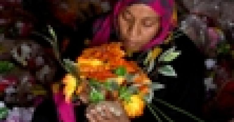 بائعة الورد