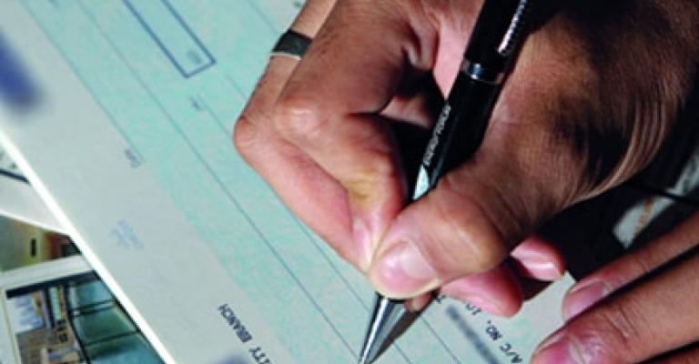 الاردن يستلم مطلوباً بقضية شيكات من السعودية الاردن يستلم مطلوباً بقضية شيكات من السعودية