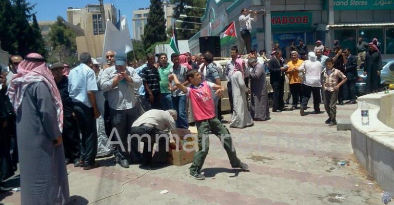 الدرك يفض اعتصام متضرري اورانج من أمام المقر (صور)
