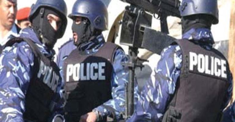 القاء القبض على أحد المتورطين في جريمة سطو على طريق معان