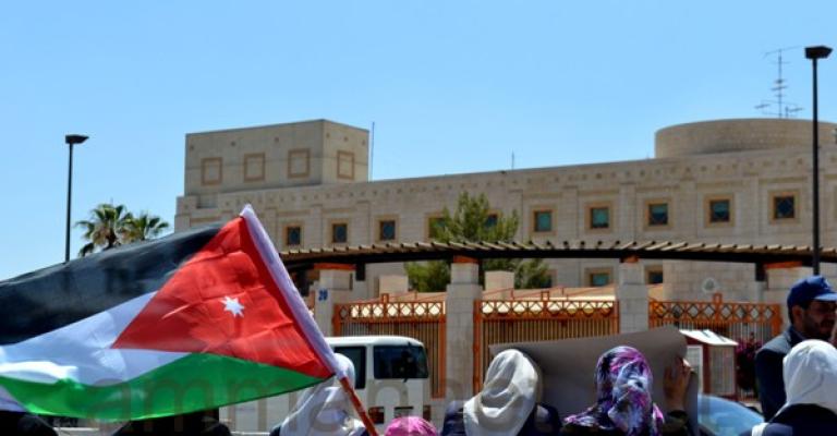 اعتصام أهالي الأسرى أمام السفارة الأمريكية- عدسة بلال عمر