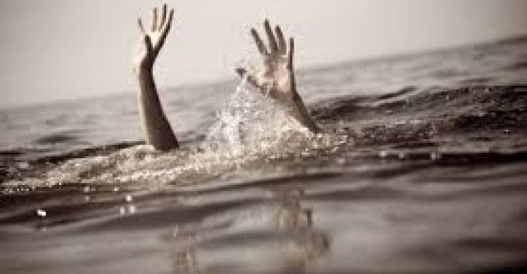 وفاه فتاة غرقاً بالبحر الميت وطفل بحادث سقوط بالزرقاء