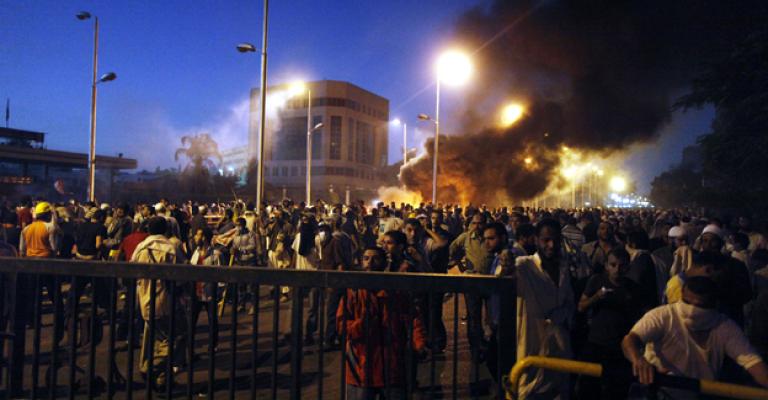 الأزمة في مصر: 42 قتيلا في إطلاق نار أمام دار الحرس الجمهوري