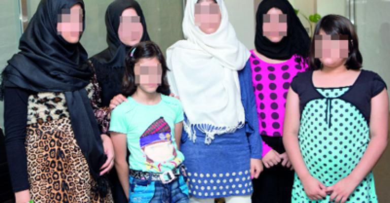 الامارات: أب أردني يعذب بناته الخمس