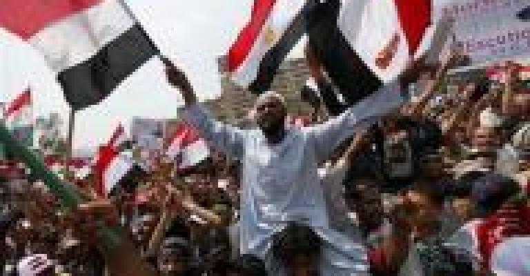 مؤيدو مرسي يحتشدون بمصر دون بوادر على تقديم تنازلات