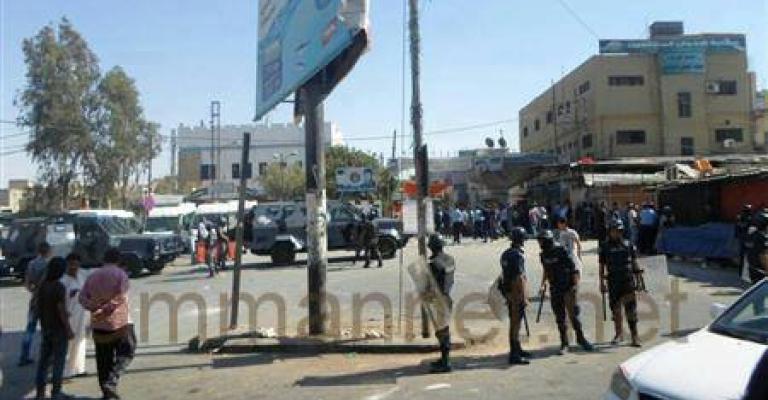 الزرقاء: اشتباكات وإطلاق مسيل الدموع خلال إزالة البسطات