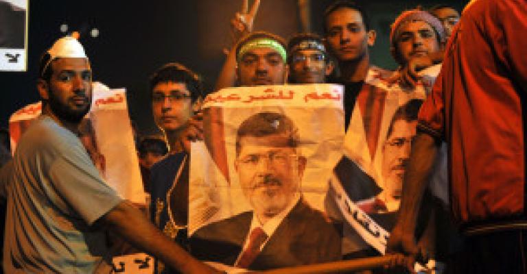 الأزمة في مصر: مؤيدو مرسي يتحدون الحكومة ويواصلون اعتصامهم رغم التهديد بفضه