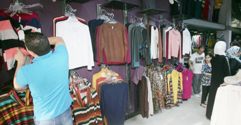التنزيلات والمغتربين ينعشون سوق الألبسة