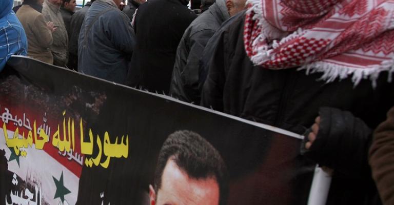 ناشطون يثمنون إنجازات الجيش السوري أمام السفارة