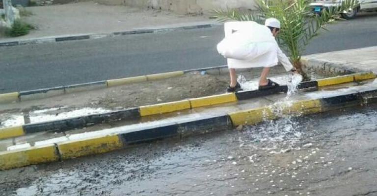 سلامة: تسرب المياه إلى الشوارع يعود إلى وفرتها