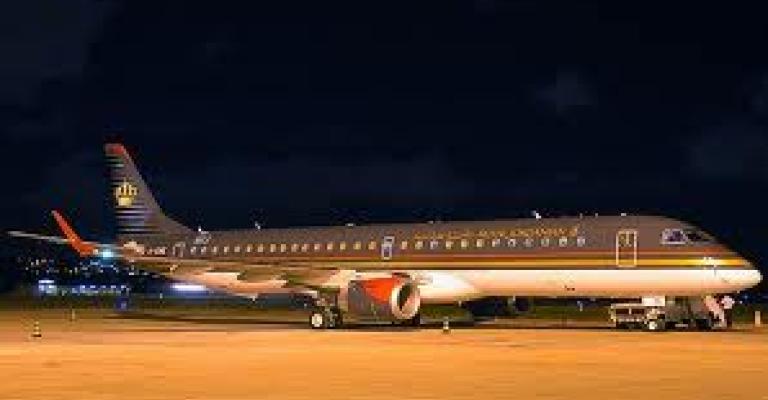 وصول طائرة الملكية من طرابلس إلى مطار الملكة علياء