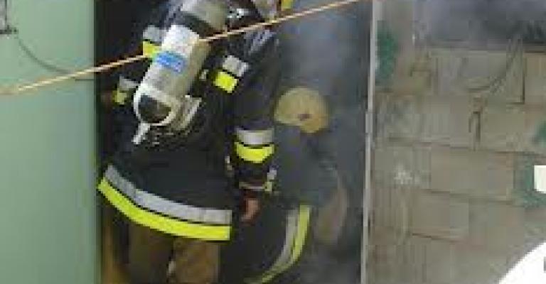 الدفاع المدني يخمد حريق مستودع في تلاع العلي