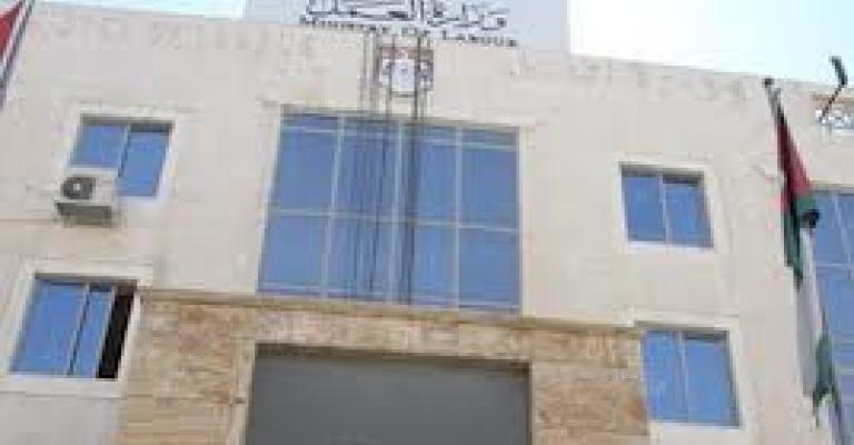 1834 انذارا لمؤسسات ومنشآت خالفت قانون العمل 1834 انذارا لمؤسسات ومنشآت خالفت قانون العمل