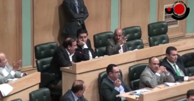 النواب يصوتون ضد حسم 100 دينار من مخصصات المخالفين (فيديو)