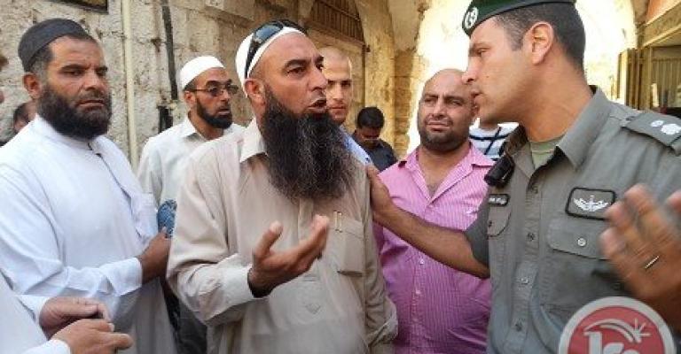 اقتحام المسجد الأقصى واعتداء على موظفي الأوقاف اقتحام المسجد الأقصى واعتداء على موظفي الأوقاف