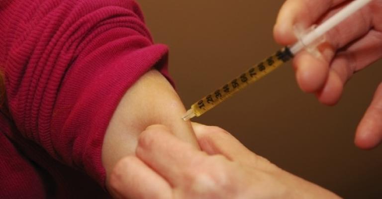 إطلاق حملة تطعيم وطنية شهر تشرين الثاني