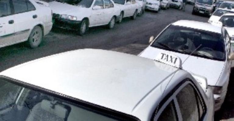 سائقو سرفيس النزهة يضربون عن العمل