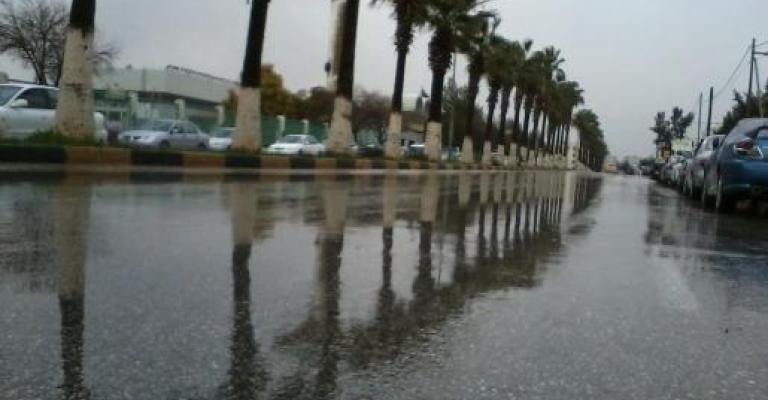 أجواء غائمة وماطرة