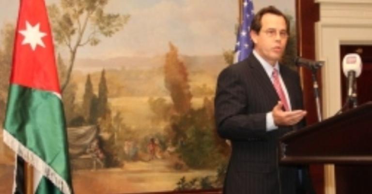 السفير الأمريكي: دراسة تجديد المساعدات للأردن
