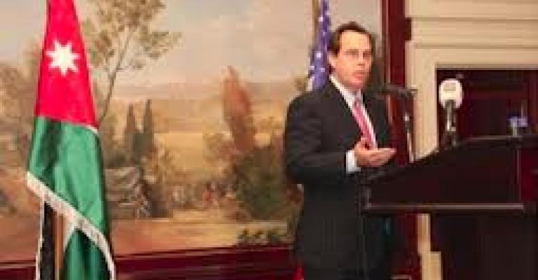 السفير الأمريكي: الحكومة أجبرتنا على دفع فاتورة الكهرباء