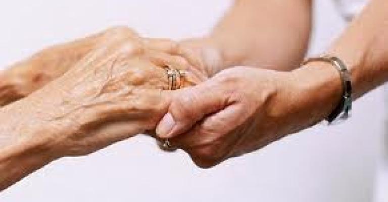 دور المسنين.. قصص تُلخِصّ حال الشيخوخة