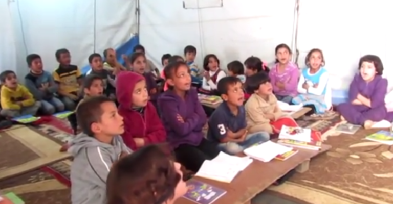 خيمة مدرسة" للأطفال السوريين" في عمان - فيديو 