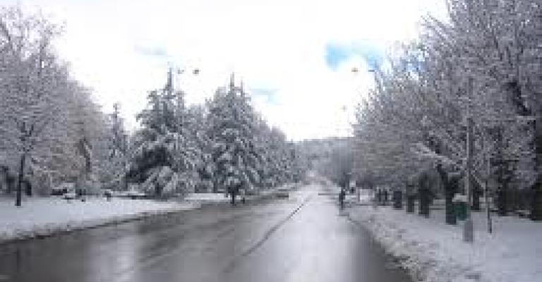 اختناقات مرورية في عمان وثلوج متوقعة الخميس