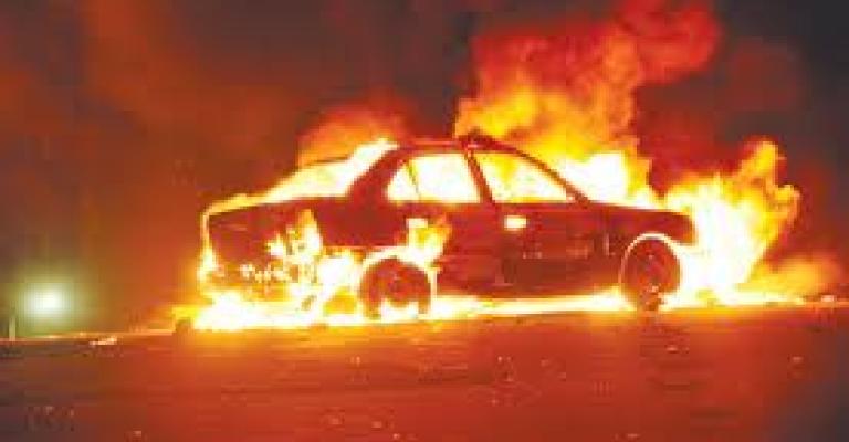 إحراق سيارتي رئيس بلدية مادبا