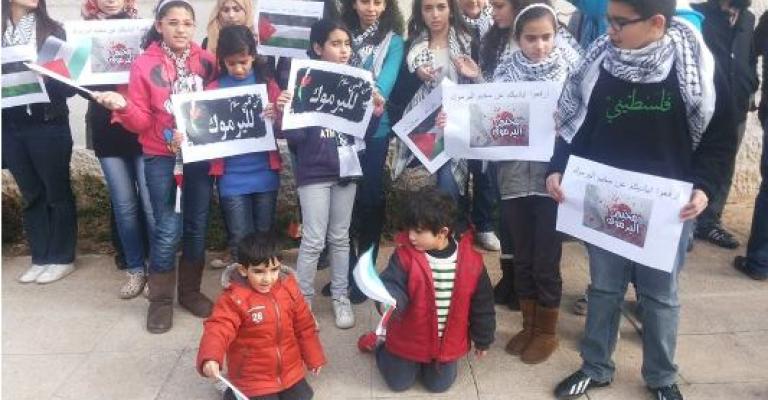 وقفة تضامنية مع مخيم اليرموك أمام الصليب الأحمر- صور وقفة تضامنية مع مخيم اليرموك أمام الصليب الأحمر- صور