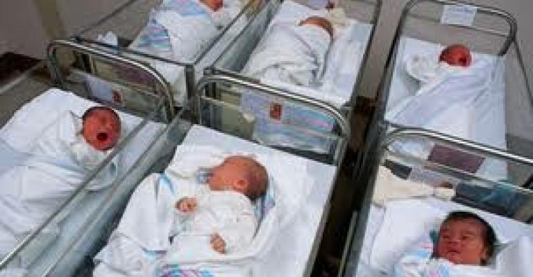   10370 واقعة ولادة لاطفال سوريين خلال عام 2013