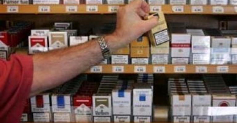 مواطنون يطالبون الحكومة بخفض أسعار سلع اساسية مقابل رفع السجائر