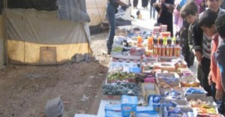  منظمة الغذاء تعلن استبدال توزيع المواد التموينية ببطاقات للاجئين السوريين
