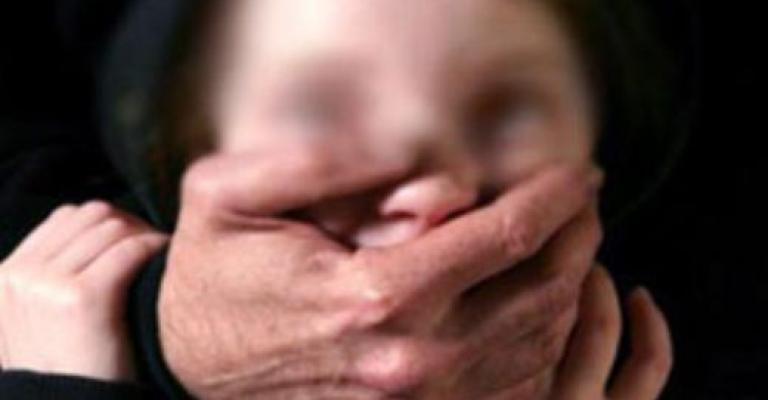 إغتصاب قاصر على يد شقيق زوج والدتها 
