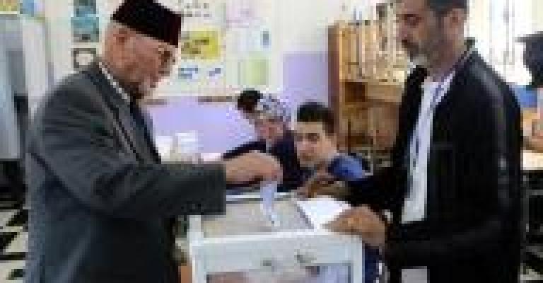 الجزائريون يدلون بأصواتهم في انتخابات الرئاسة 