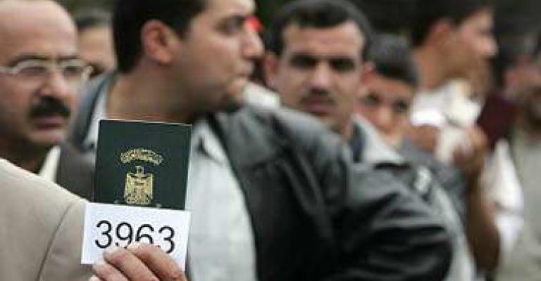 50 ألف عامل مصري يصوبون أوضاعهم 50 ألف عامل مصري يصوبون أوضاعهم