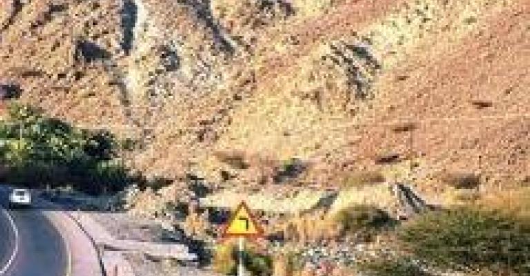 طرق متآكلة في الأغوار الجنوبية