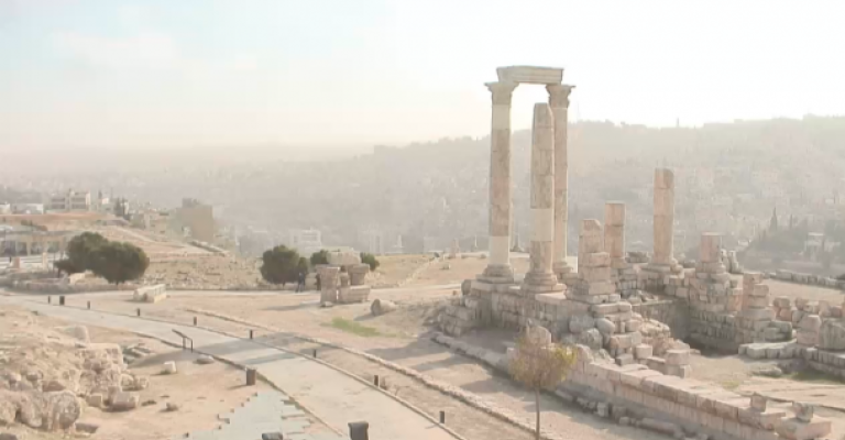 رياح نشطة مثيرة للغبار بعد ظهر اليوم