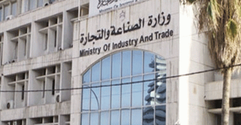 "الصناعة والتجارة" تخالف 300 محلاً وتكثف الرقابة في رمضان