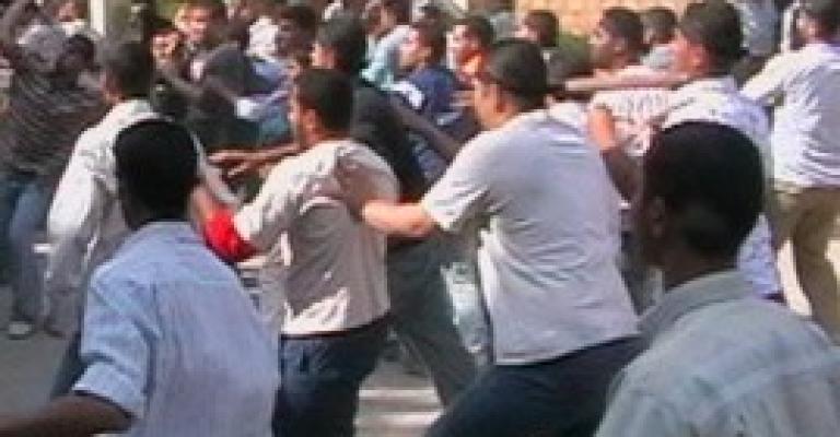 طعن طالب في كلية القدس وآخر في "الزرقاء"