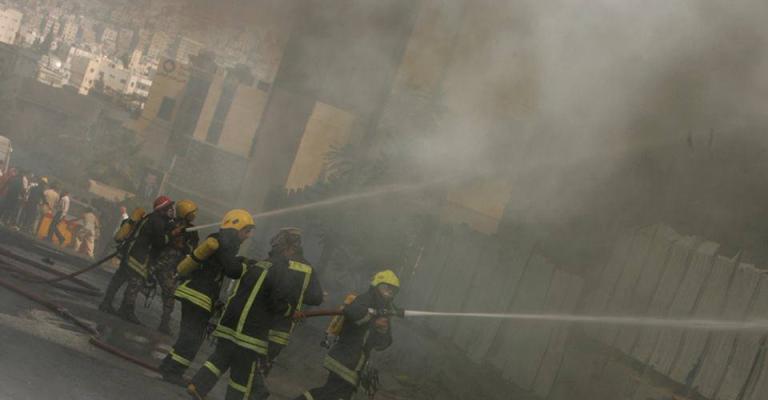 عمّان: اخماد حريق بحافلة على طريق المطار