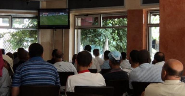 مباريات كأس العالم المتأخرة تجبر الموظفين إلى اللجوء للاجازات 