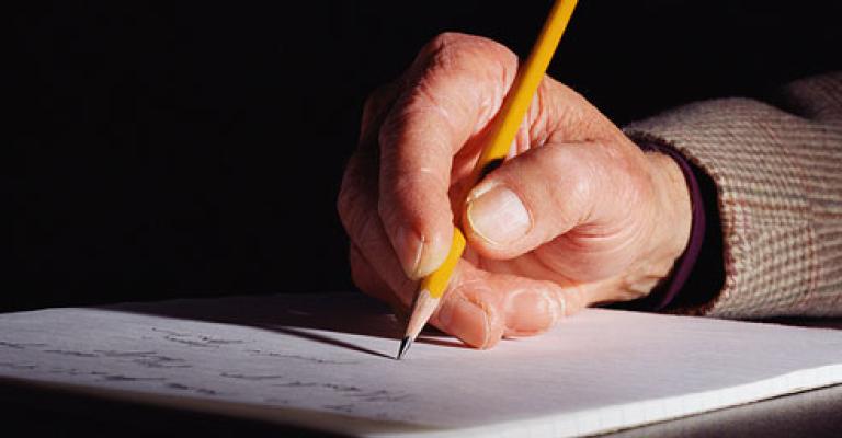  أربعيني يمني يؤدي "الثانوية العامة" للمرة الثالثة