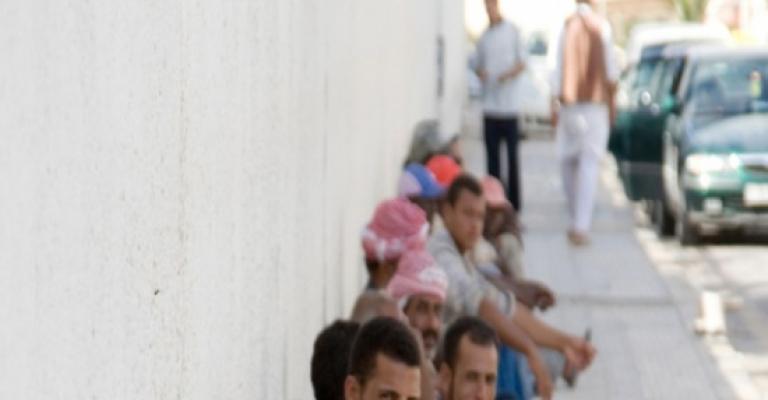  نظام تصاريح العمال الجديد يقلل من حالات هروبهم 
