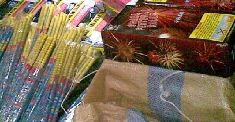 إحباط تهريب ألعاب نارية